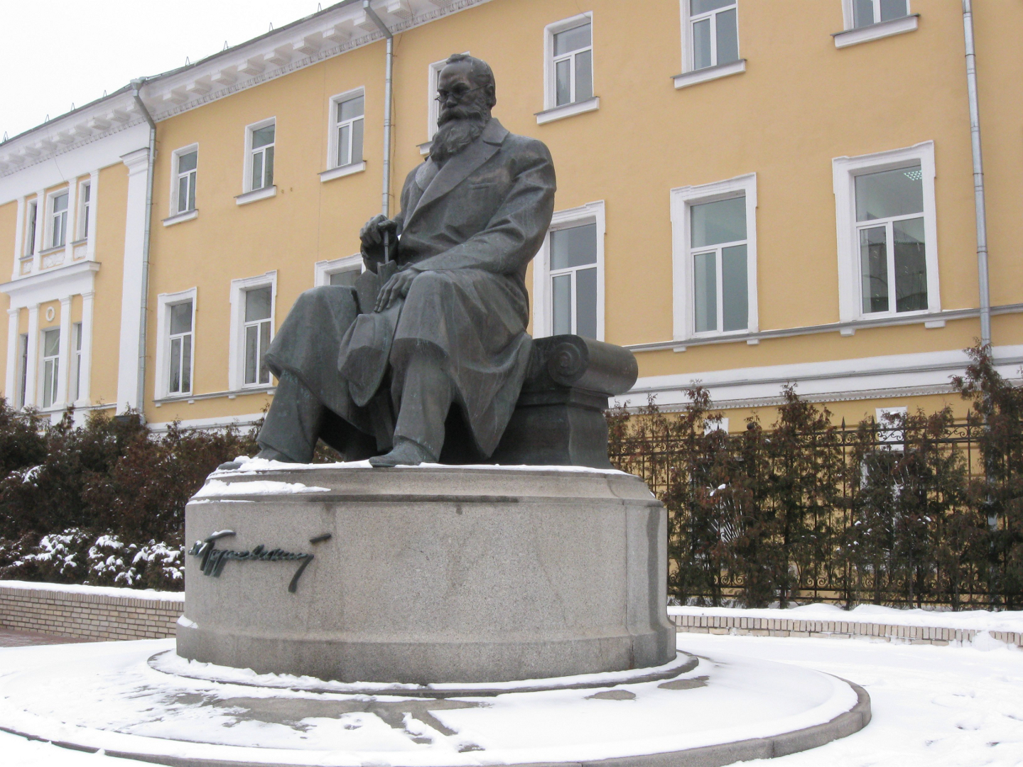 Mykhaylo_Grushevsky_Monument_(Kyiv)