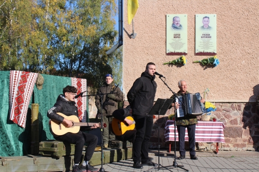 Відкрили пам`ятні дошки загиблим Захисникам України Сергію Морозу та Руслану Бережному