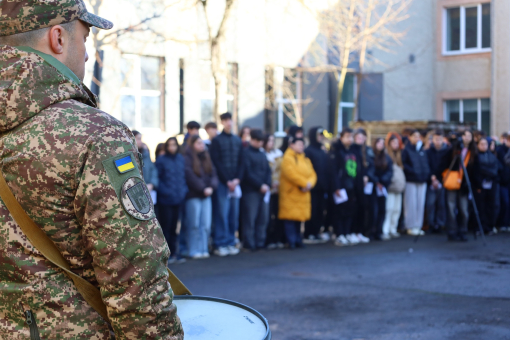 На фасаді Ліцею №22 Івано-Франківської міської ради відкрили та освятили пам’ятні дошки трьом випускникам