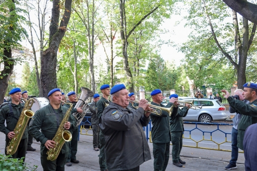 Молодший сержант Павло БРИКІН та стрілець Вячеслав ТУШНИЙ