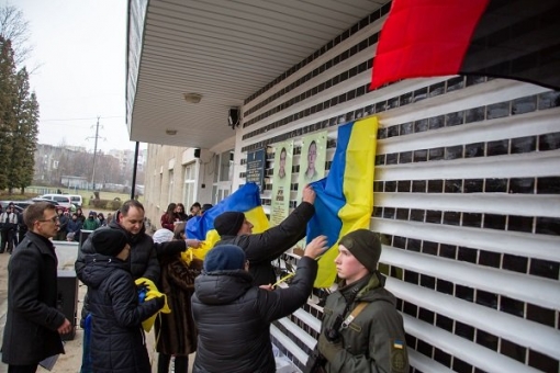 "Ой там три браття з Прикарпаття життя за волю віддали..."