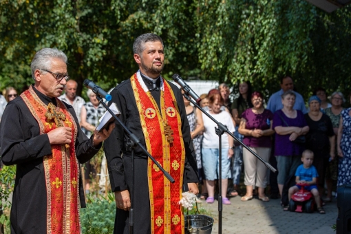 На фасаді будинку , де проживав Захисник - відкрили та освятили памʼятну дошку Володимиру Карвацькому.