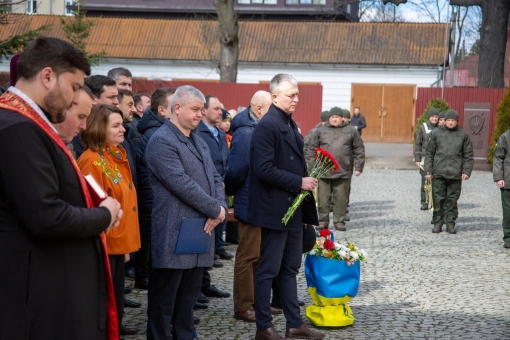 Любомир Хамець - працівник органів прокуратури, який добровольцем вступив до лав ЗСУ. 