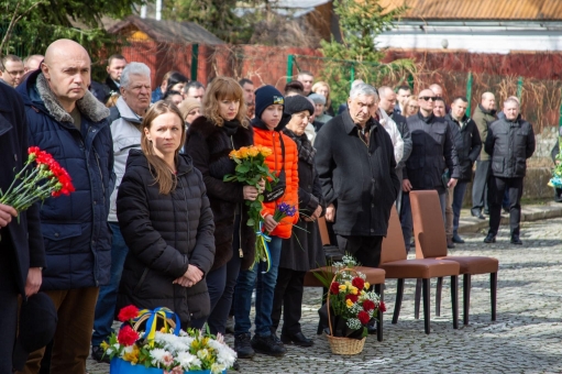 Любомир Хамець - працівник органів прокуратури, який добровольцем вступив до лав ЗСУ. 