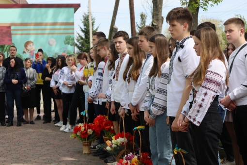 Пам'яті трох Захисників України з села Черніїв -  Василя Кіндрата, Володимира Круліва та Дмитра Кіндрата