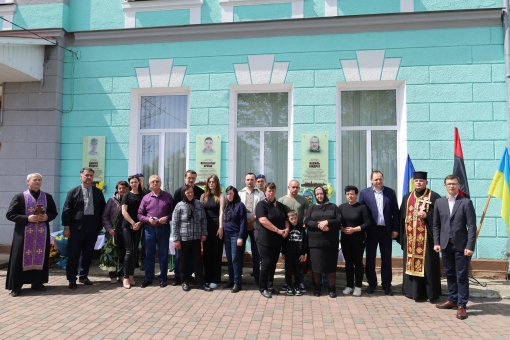 Пам'яті трох Захисників України з села Черніїв -  Василя Кіндрата, Володимира Круліва та Дмитра Кіндрата