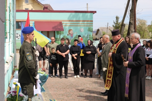 Пам'яті трох Захисників України з села Черніїв -  Василя Кіндрата, Володимира Круліва та Дмитра Кіндрата