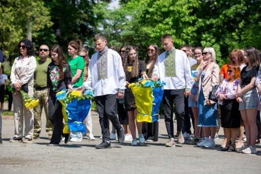 Дмитро Дутка - юний митець, що став бійцем у легендарній 80-ї окремої десантно-штурмової бригади ДШВ ЗСУ.