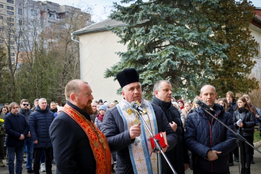 На фасаді Івано-Франківського ліцею № 10 відкрили пам'ятну дошку захиснику Ігорю Ходаку