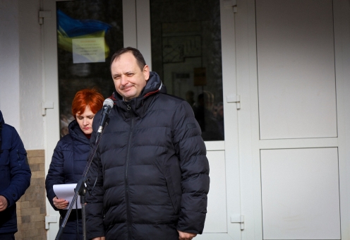 На фасаді Івано-Франківського ліцею № 10 відкрили пам'ятну дошку захиснику Ігорю Ходаку