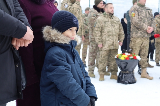 На фасаді ліцею №18 відбулось відкриття ще двох анотаційних дощок загиблим захисникам України - Андрію Клюбі та Тарасу Баторику!
