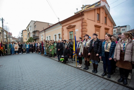 Назарій Лугарєв — український громадський діяч, пластун, курінь «Лісові Чорти», військовослужбовець ЗСУ, захисник України