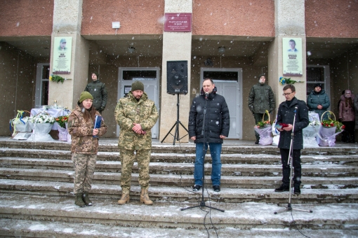 У селі Радча, на фасаді школи, відкрили дві пам'ятні дошки захисникам України - Івану Шептуру та Ярославу Вацебі