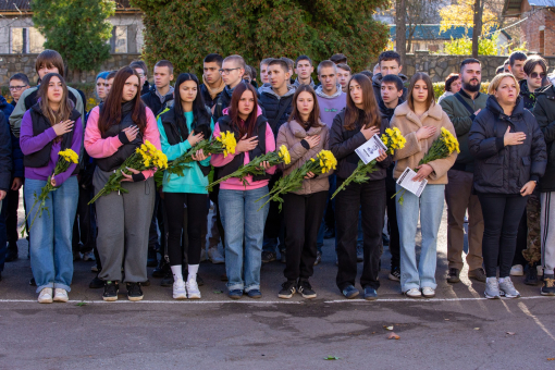 Відкрили та освятили пам’ятну дошку Захиснику України Павлу Яремі.