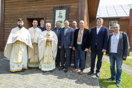 У Драгомирчанах освятили анотаційну дошку отцю Миколі Остап'яку!