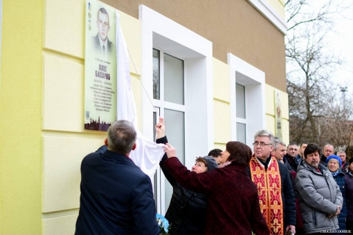 До Дня українського добровольця відкрили анотаційну дошку учаснику АТО Олегу Басарабу