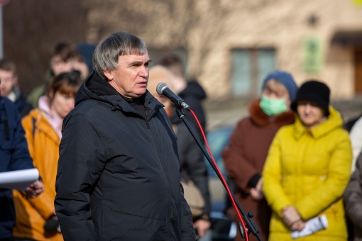  Поруч два Олега - Куцин та Вязовченко. В Івано-Франківську відкрили ще одну пам'ятну дошку захиснику України - Олегу Вязовченку.